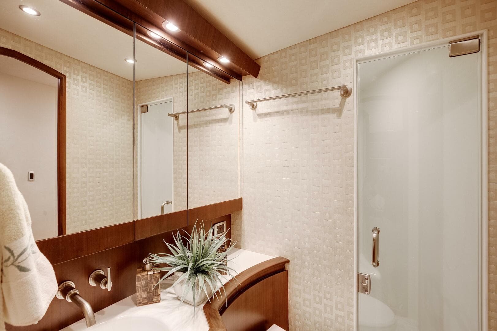 2015 Ocean Yachts 64 Convertible