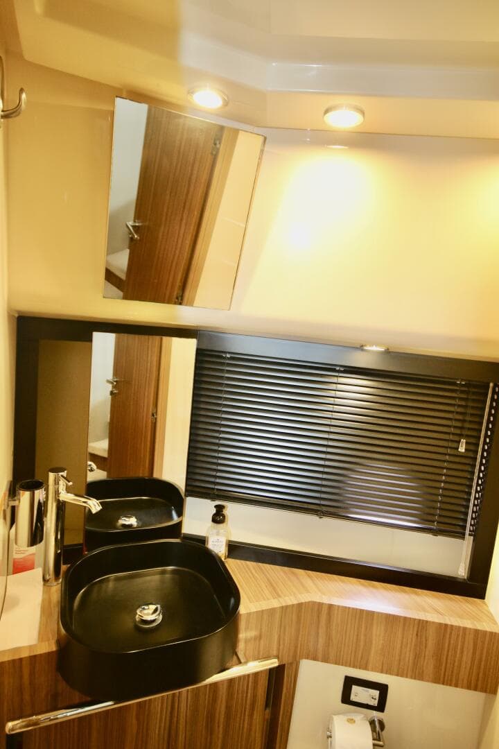 2015 Azimut Magellano 43