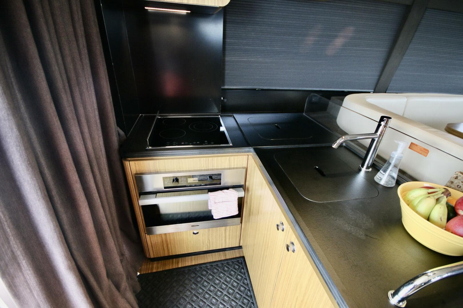 2015 Azimut Magellano 43