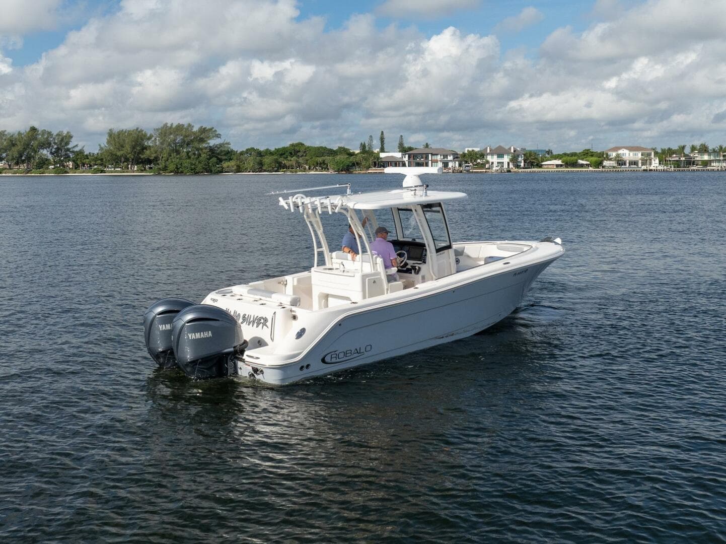 2022 Robalo 