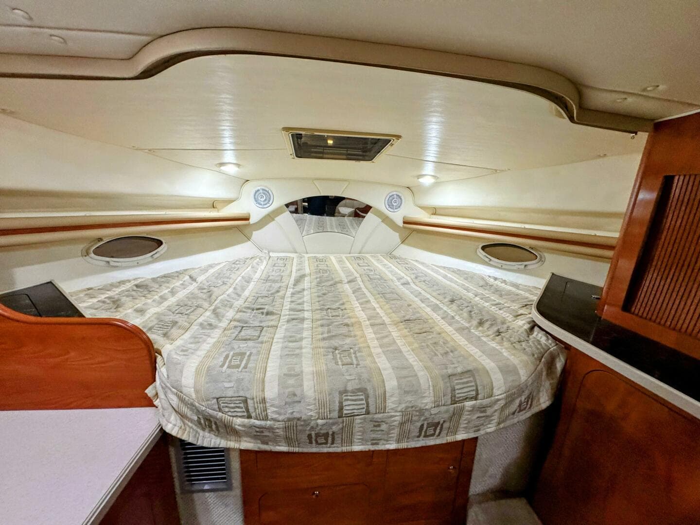 2002 Rinker 342 Fiesta Vee