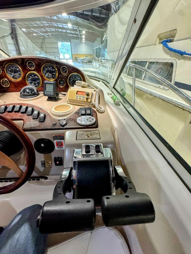 2002 Rinker 342 Fiesta Vee