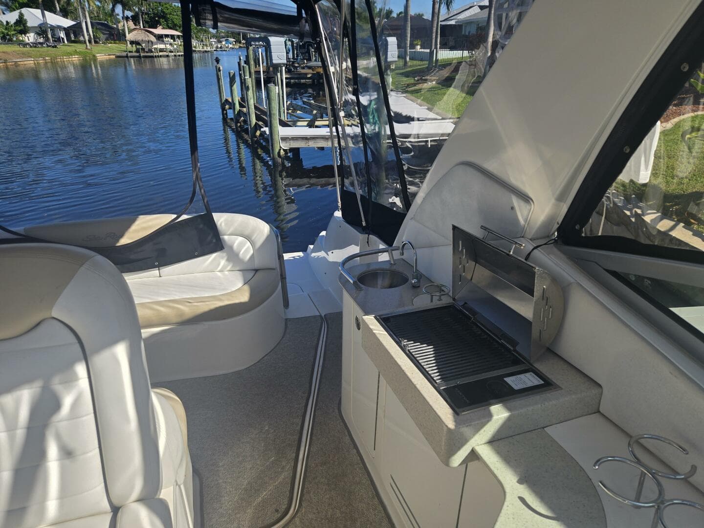 2010 Sea Ray 330 Sundancer