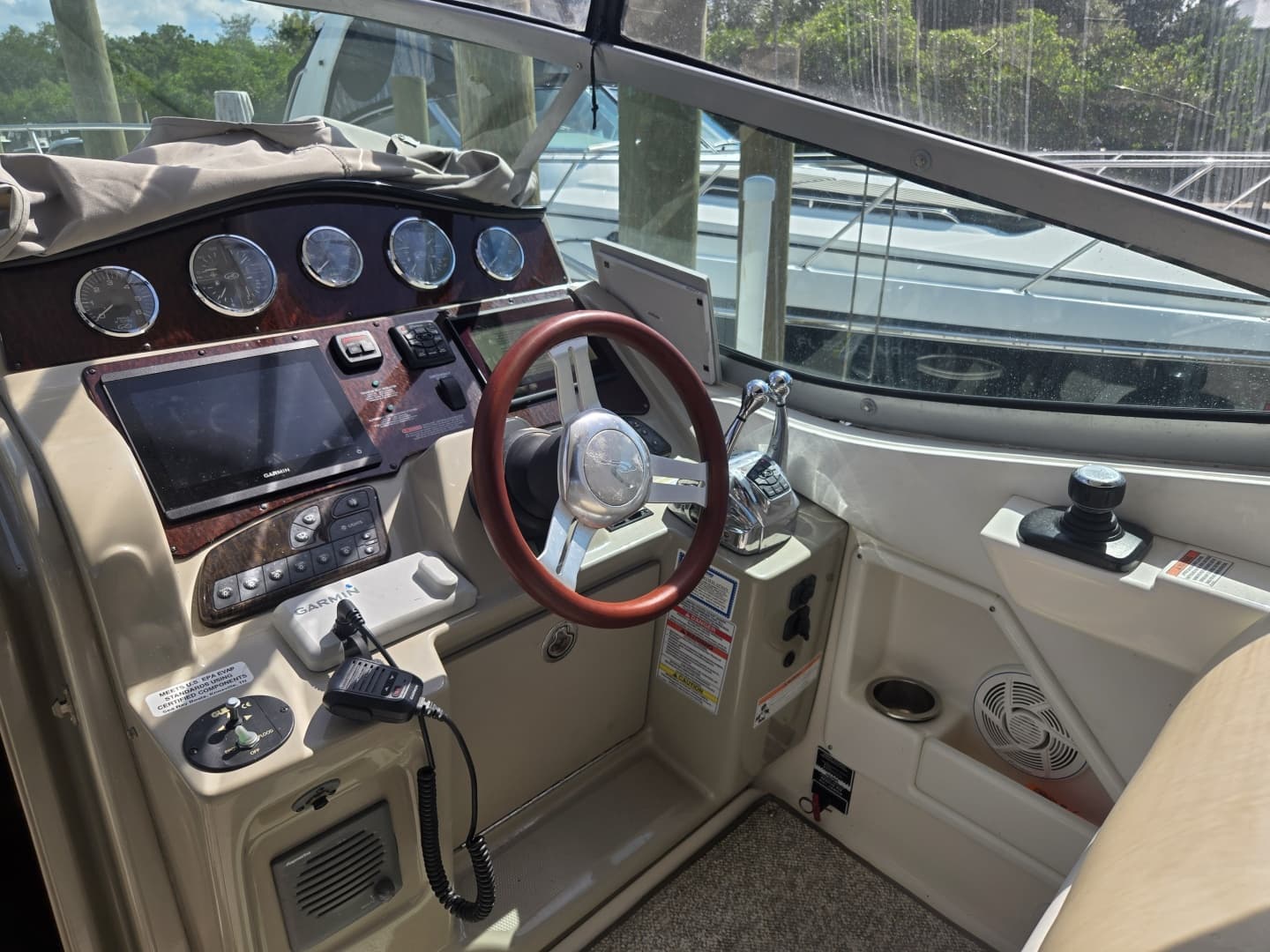 2010 Sea Ray 330 Sundancer