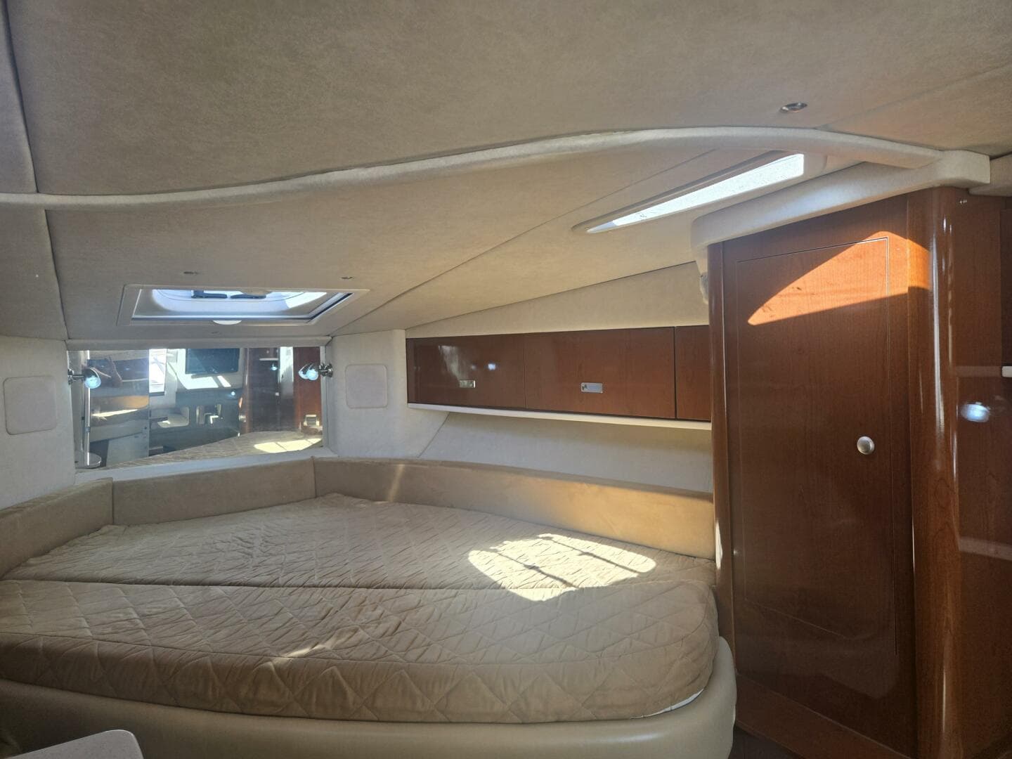 2010 Sea Ray 330 Sundancer