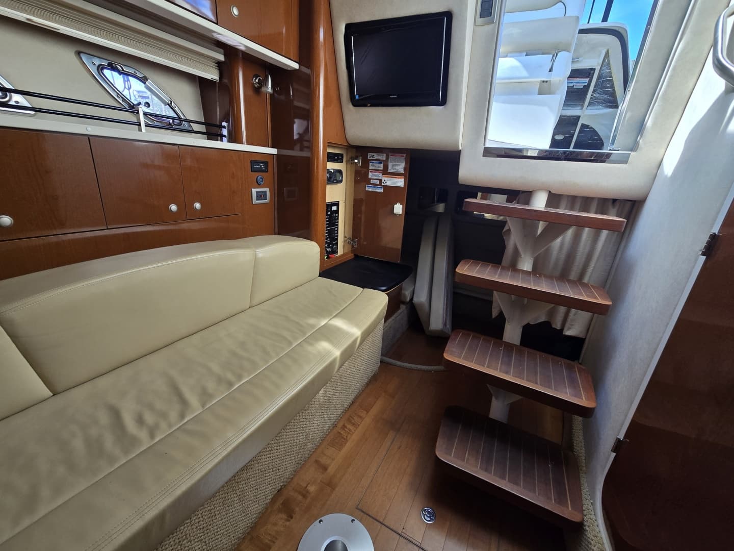 2010 Sea Ray 330 Sundancer