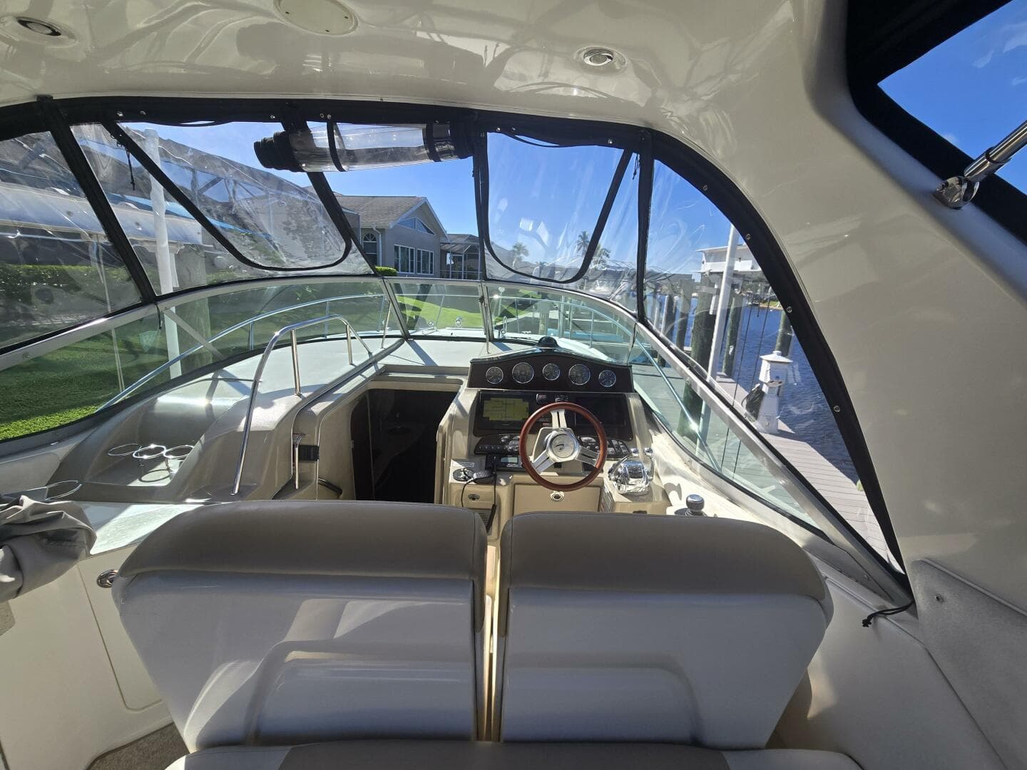 2010 Sea Ray 330 Sundancer