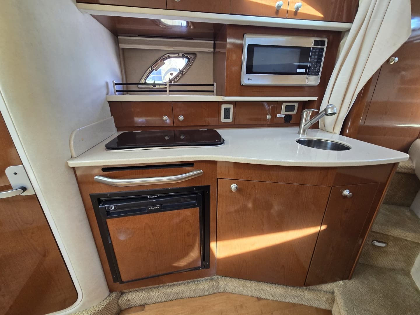 2010 Sea Ray 330 Sundancer
