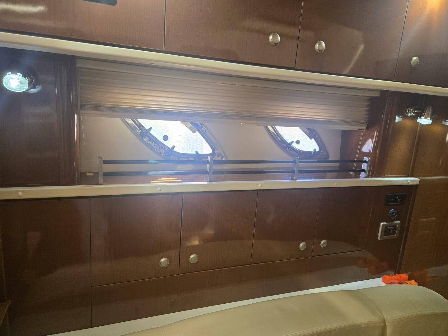 2010 Sea Ray 330 Sundancer