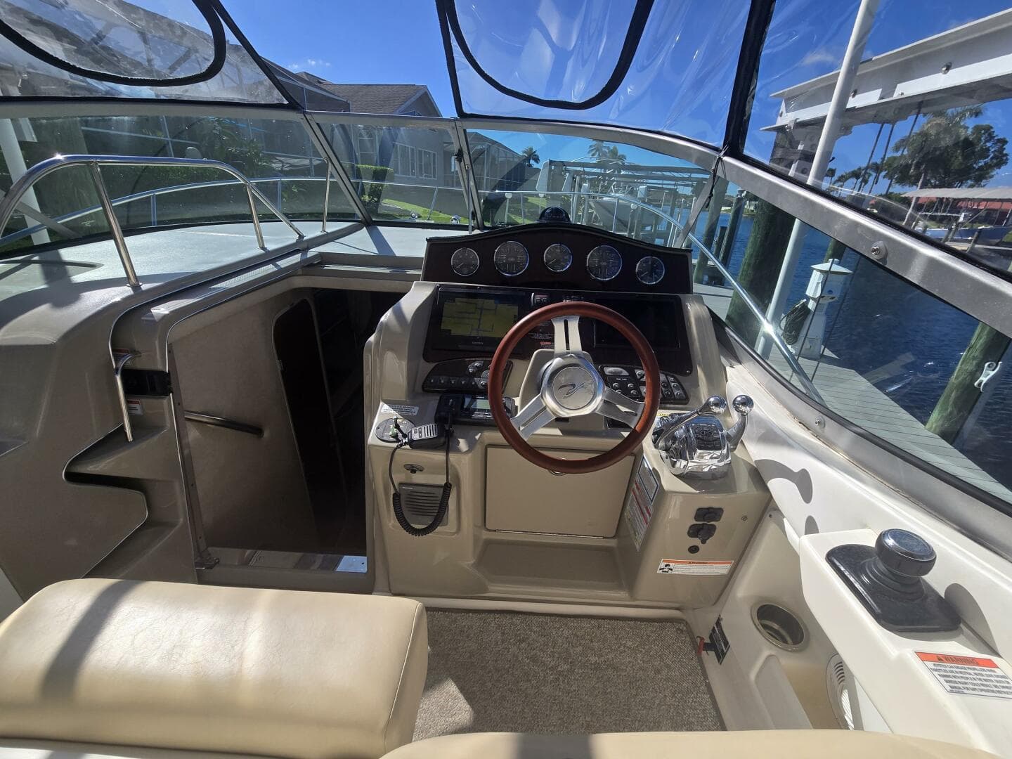 2010 Sea Ray 330 Sundancer