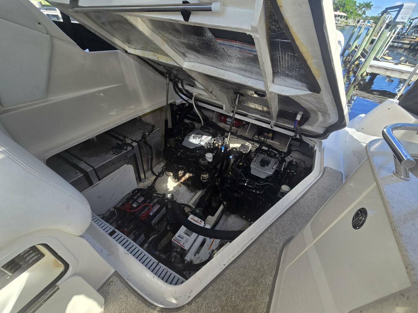 2010 Sea Ray 330 Sundancer