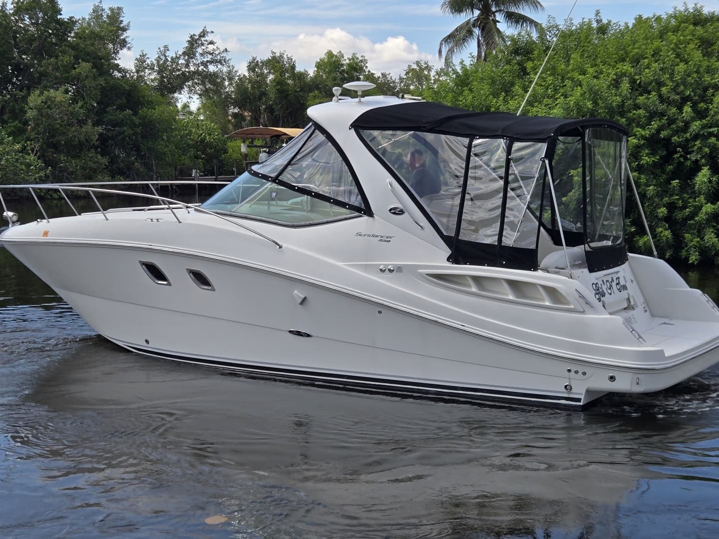 2010 Sea Ray 330 Sundancer