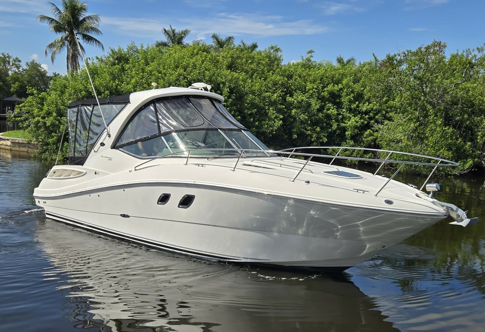 2010 Sea Ray 330 Sundancer