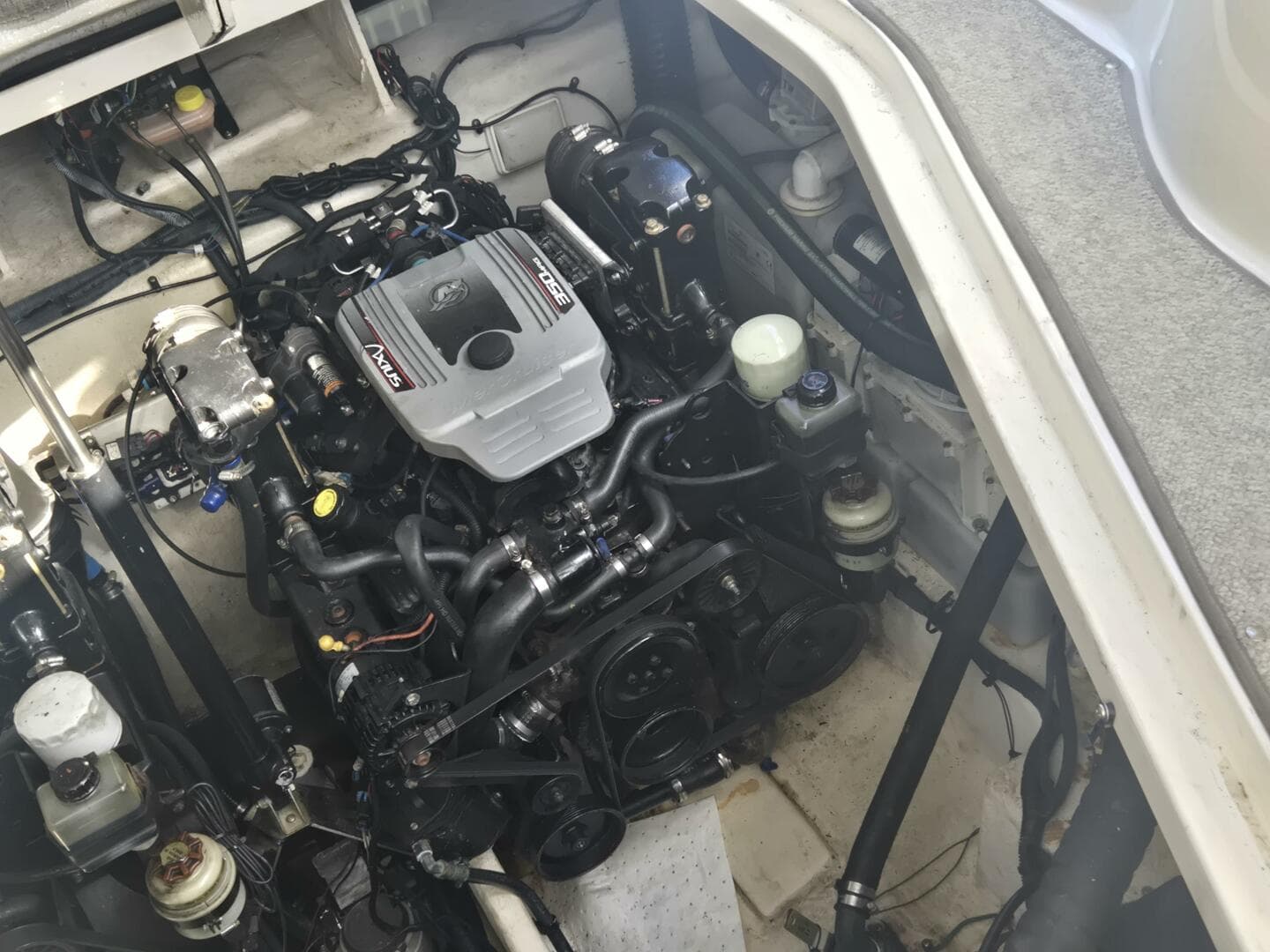 2010 Sea Ray 330 Sundancer