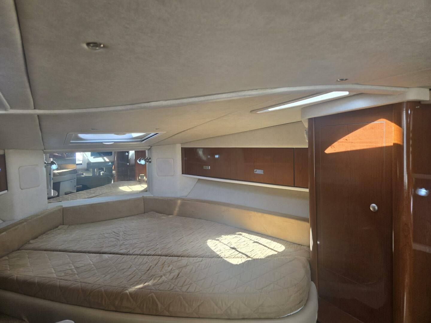 2010 Sea Ray 330 Sundancer
