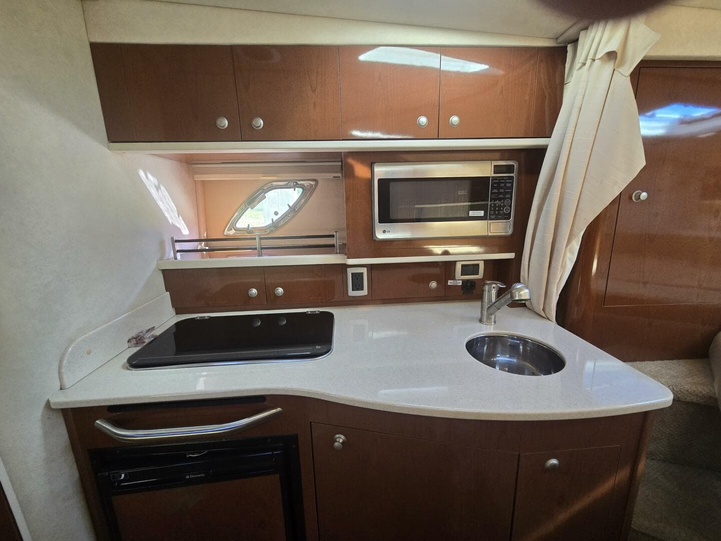 2010 Sea Ray 330 Sundancer