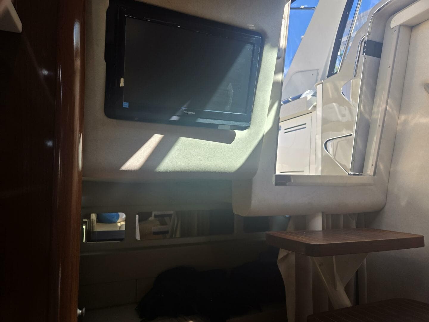 2010 Sea Ray 330 Sundancer