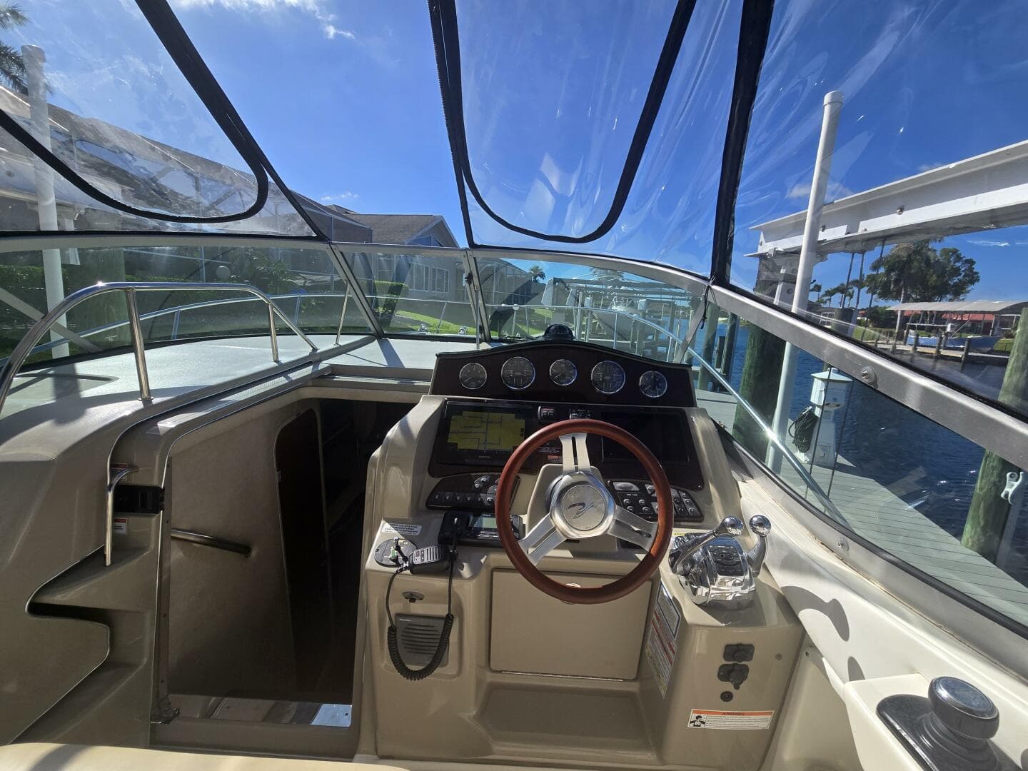 2010 Sea Ray 330 Sundancer