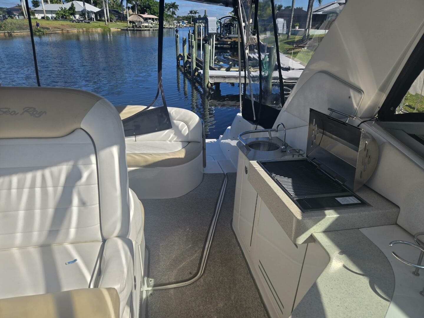 2010 Sea Ray 330 Sundancer