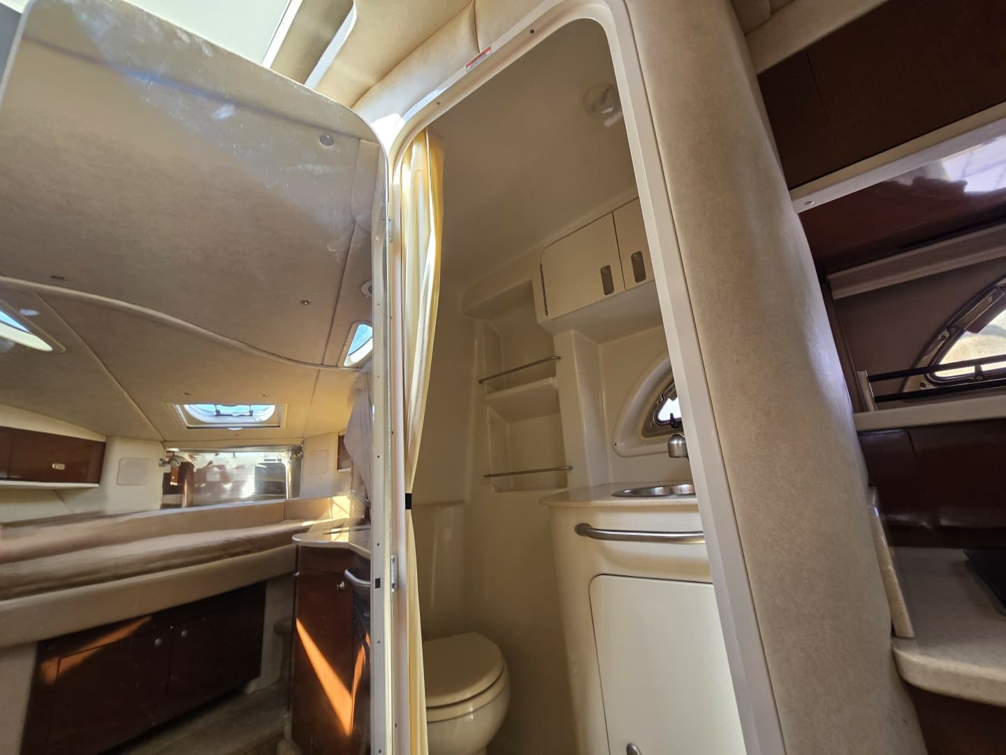 2010 Sea Ray 330 Sundancer