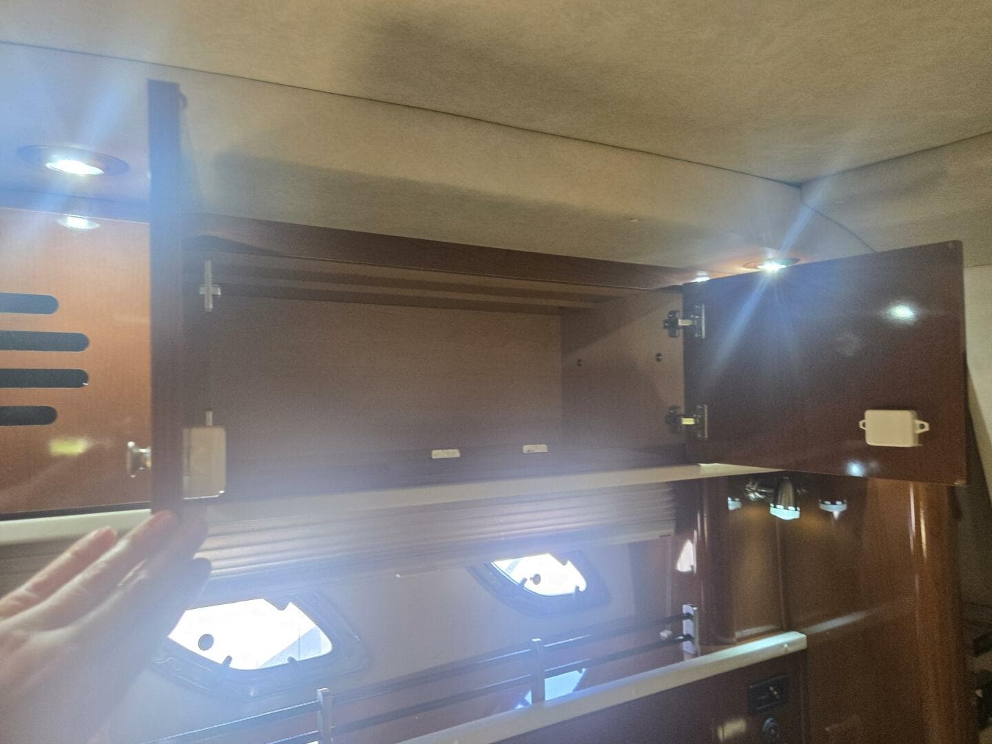 2010 Sea Ray 330 Sundancer