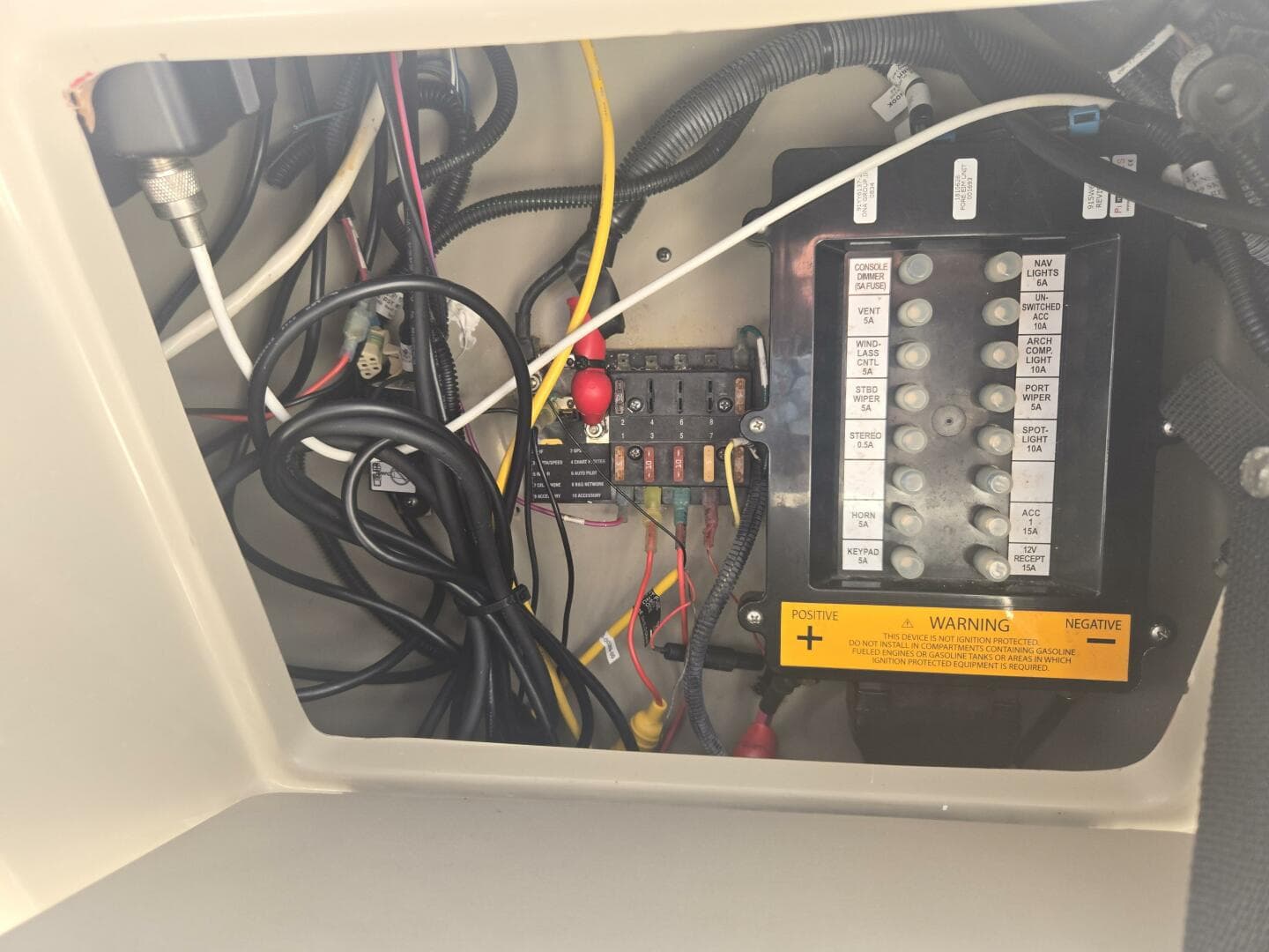 2010 Sea Ray 330 Sundancer