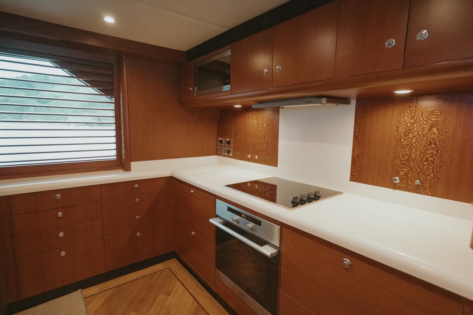 1996 87 Oceanfast Enclosed Bridge Sportfish - Aussie Rules