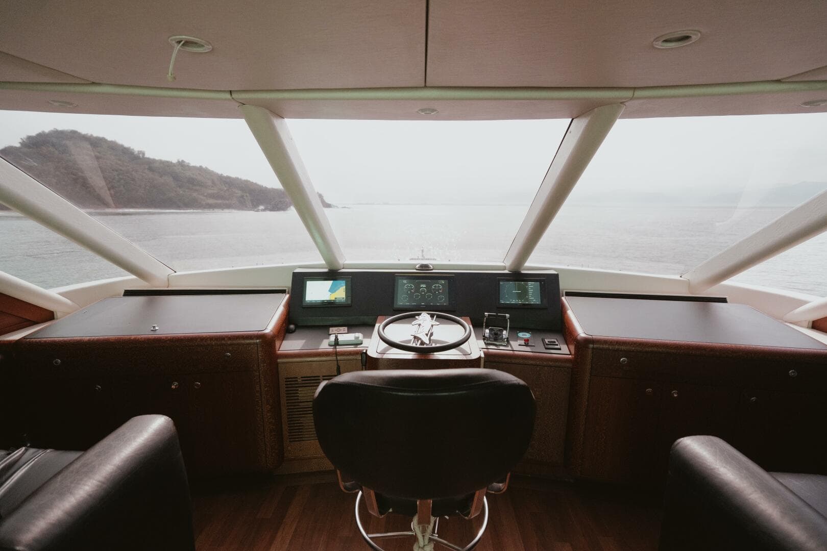 1996 87 Oceanfast Enclosed Bridge Sportfish - Aussie Rules