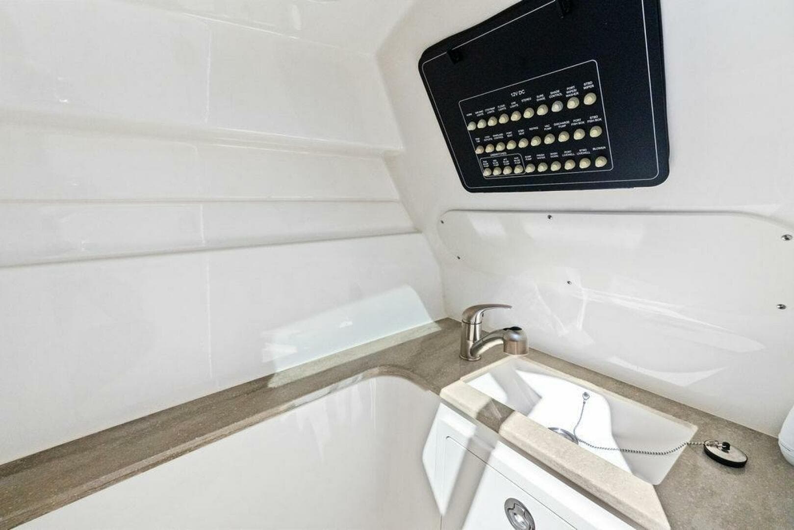 2020 Boston Whaler Vantage 320