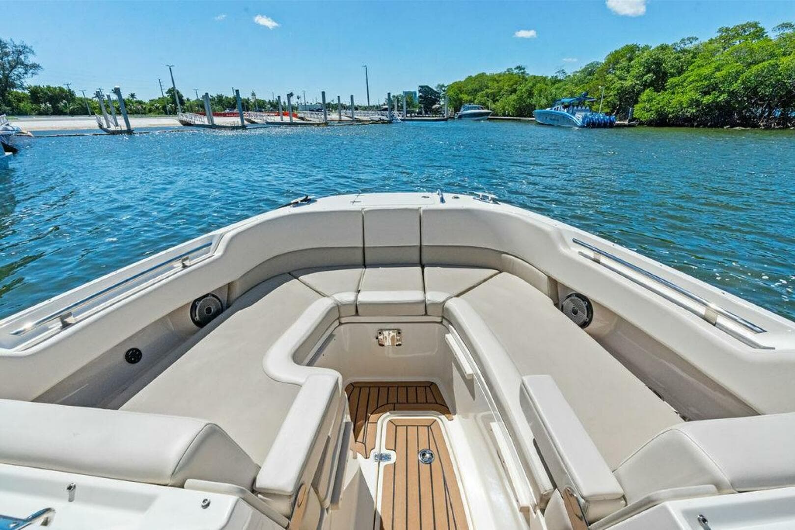 2020 Boston Whaler Vantage 320