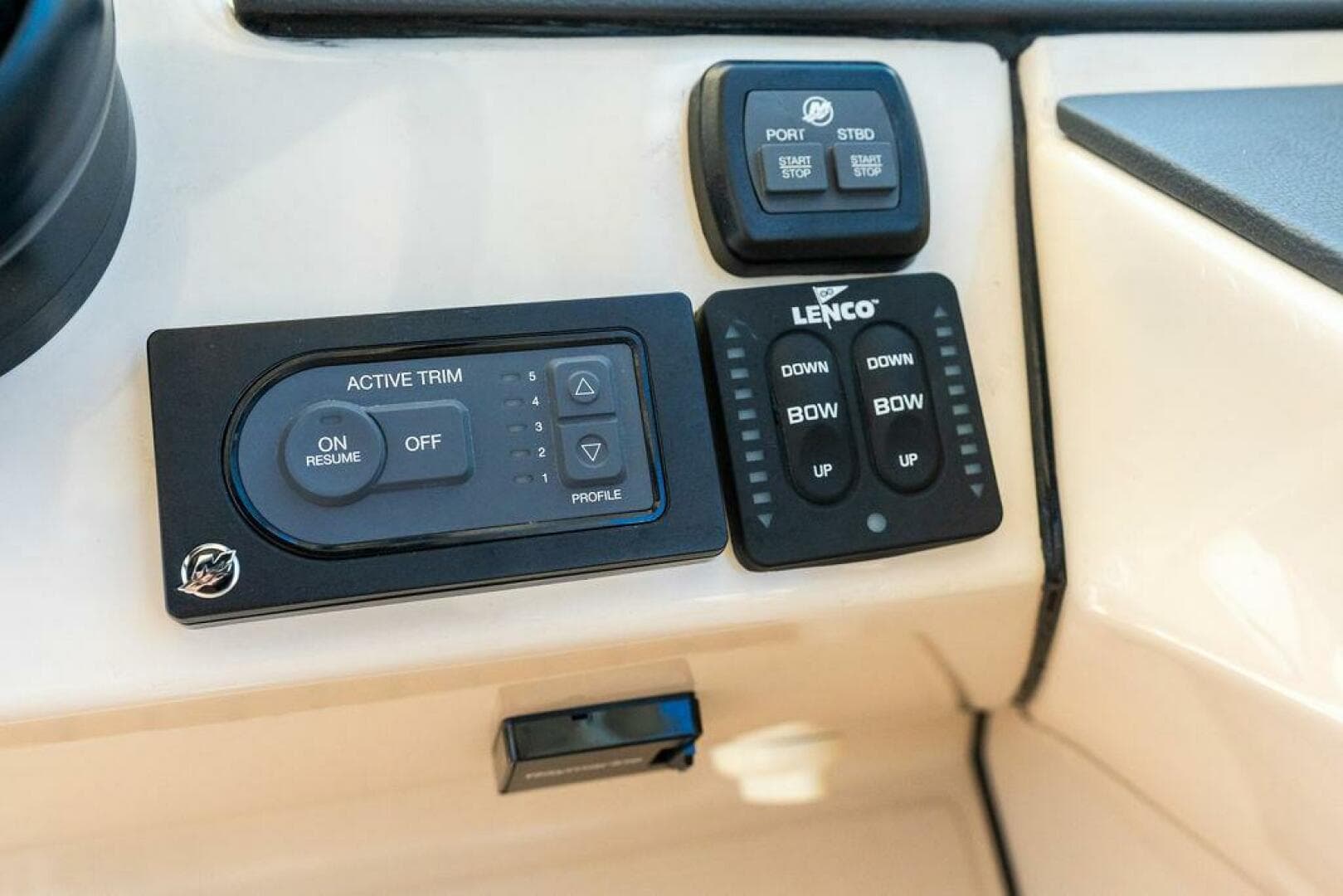 2020 Boston Whaler Vantage 320