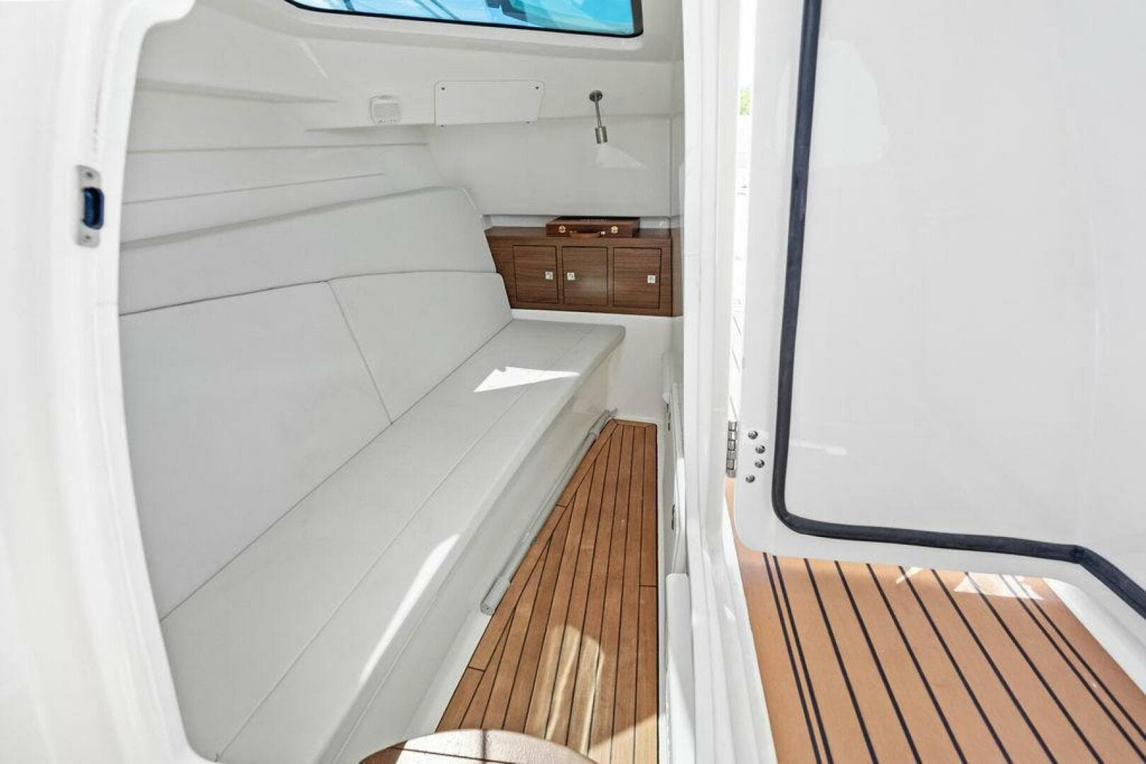 2020 Boston Whaler Vantage 320