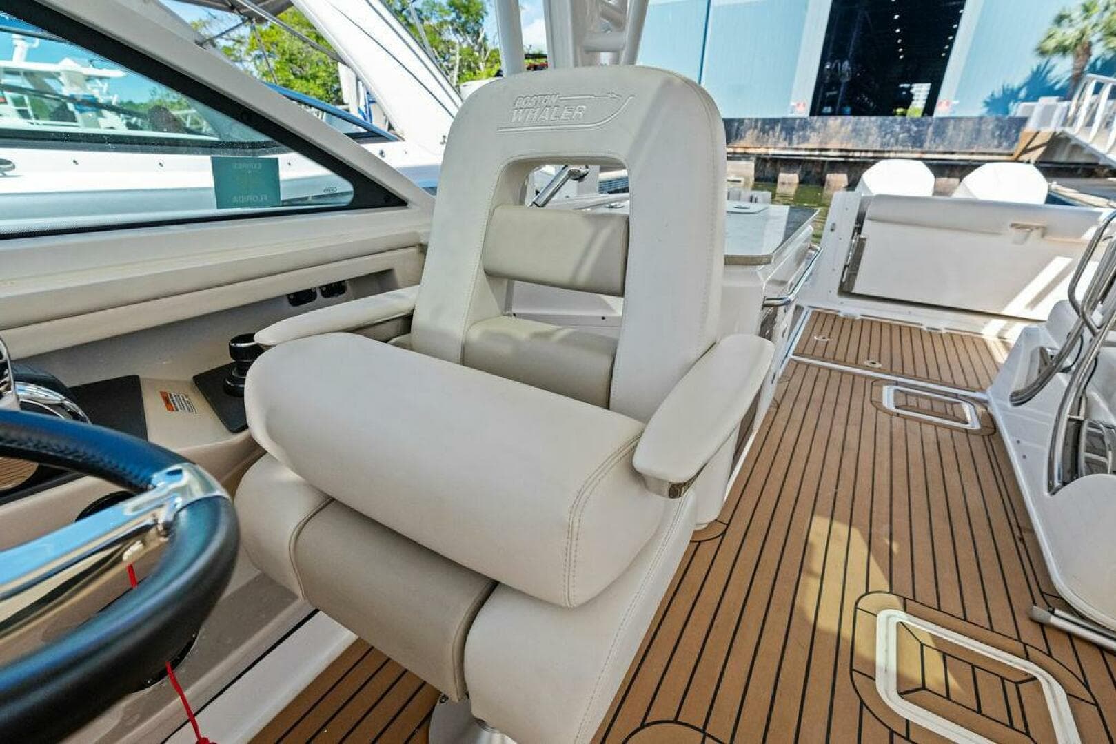 2020 Boston Whaler Vantage 320