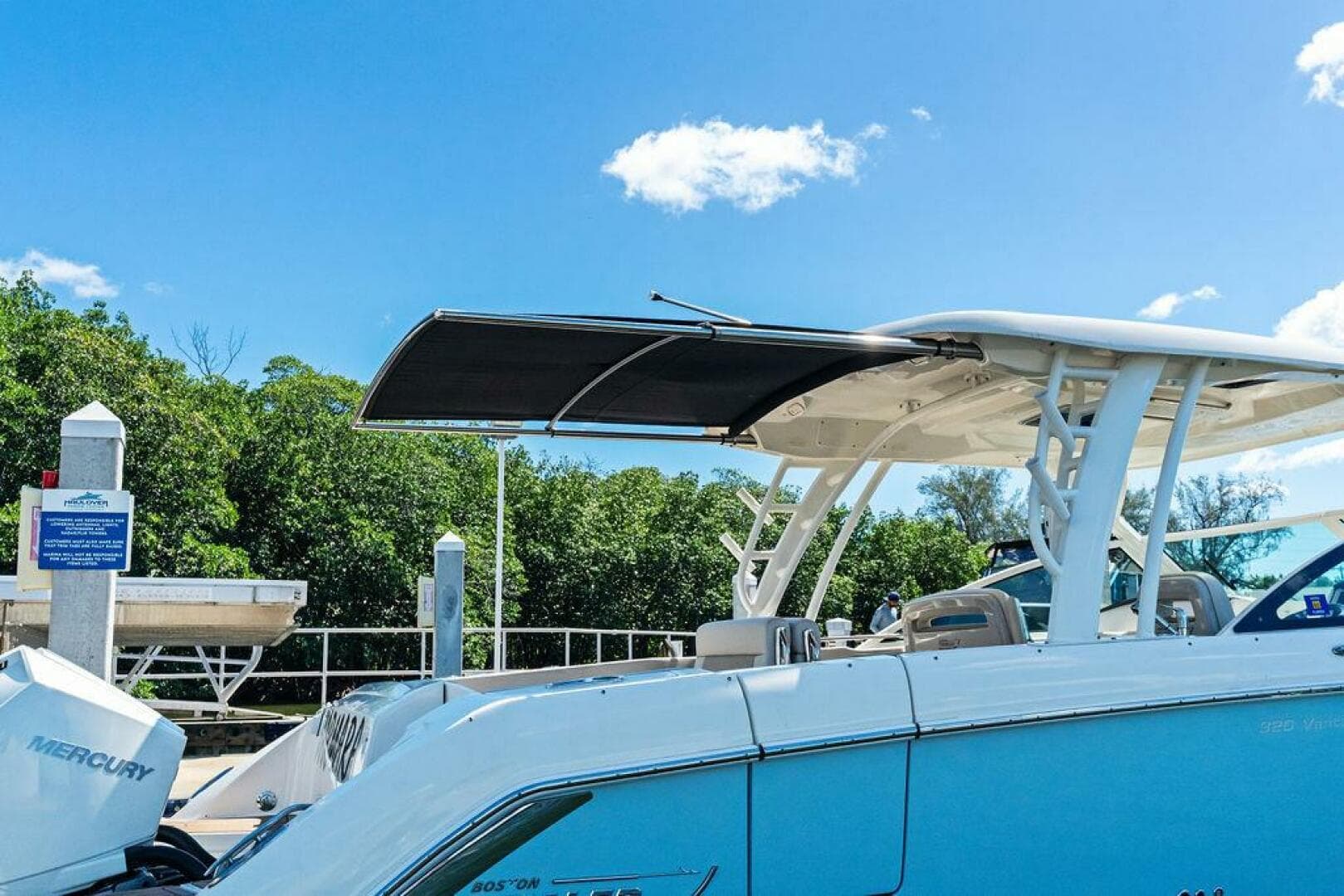 2020 Boston Whaler Vantage 320