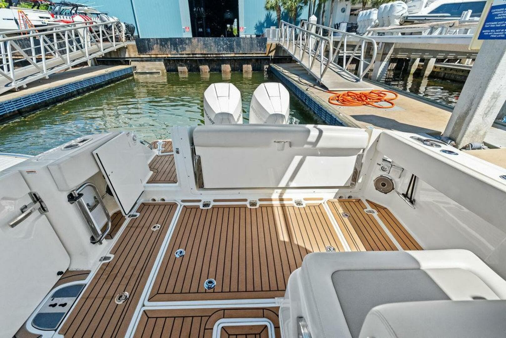 2020 Boston Whaler Vantage 320