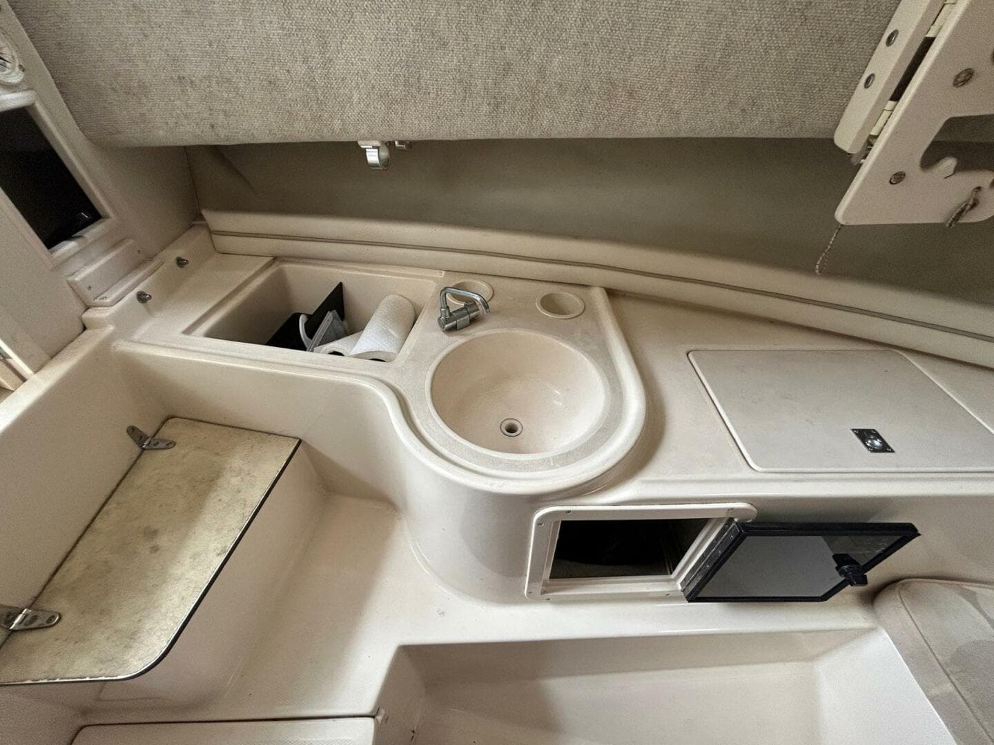 2004 Grady-White Gulfstream 232