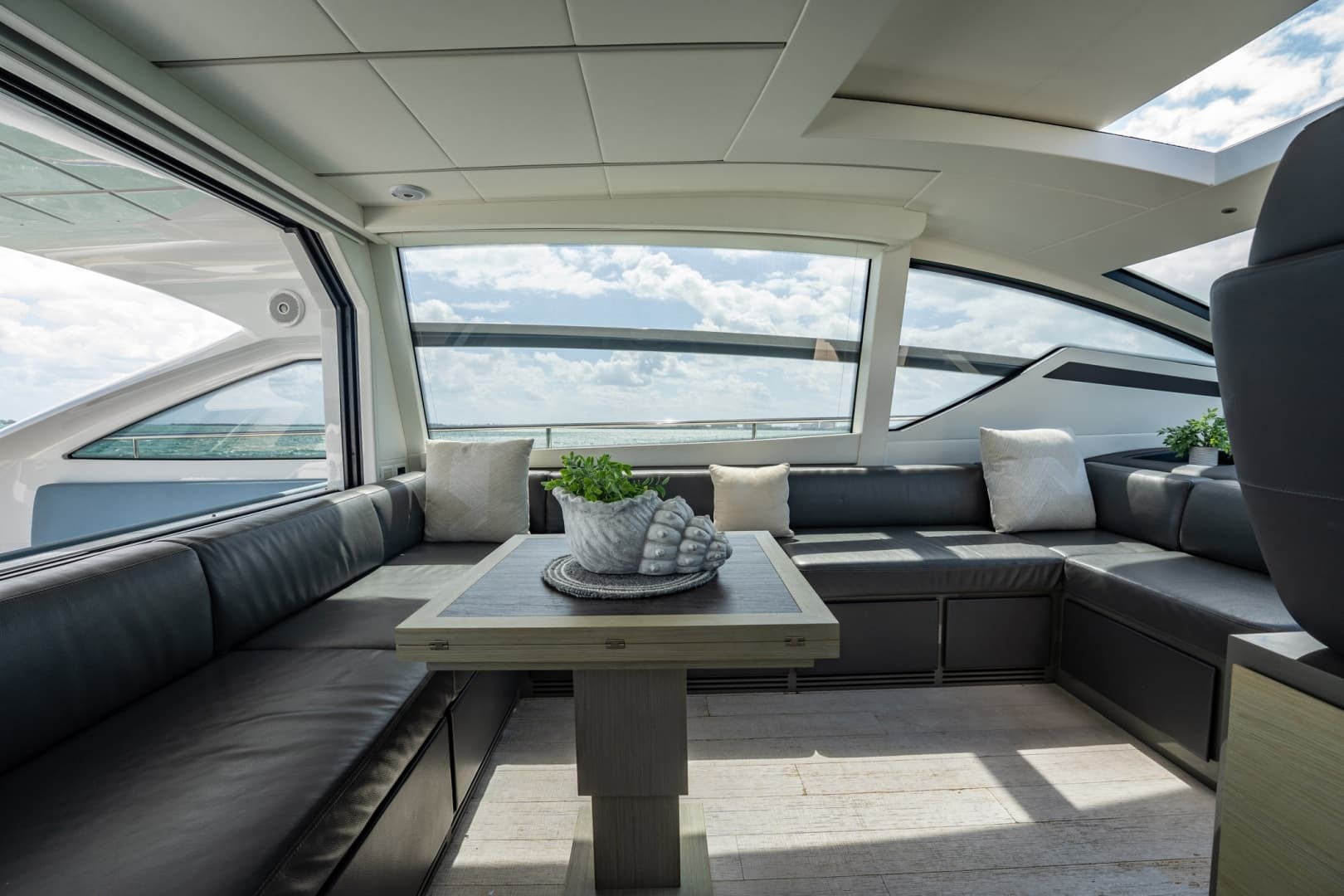 2020 Pershing 62