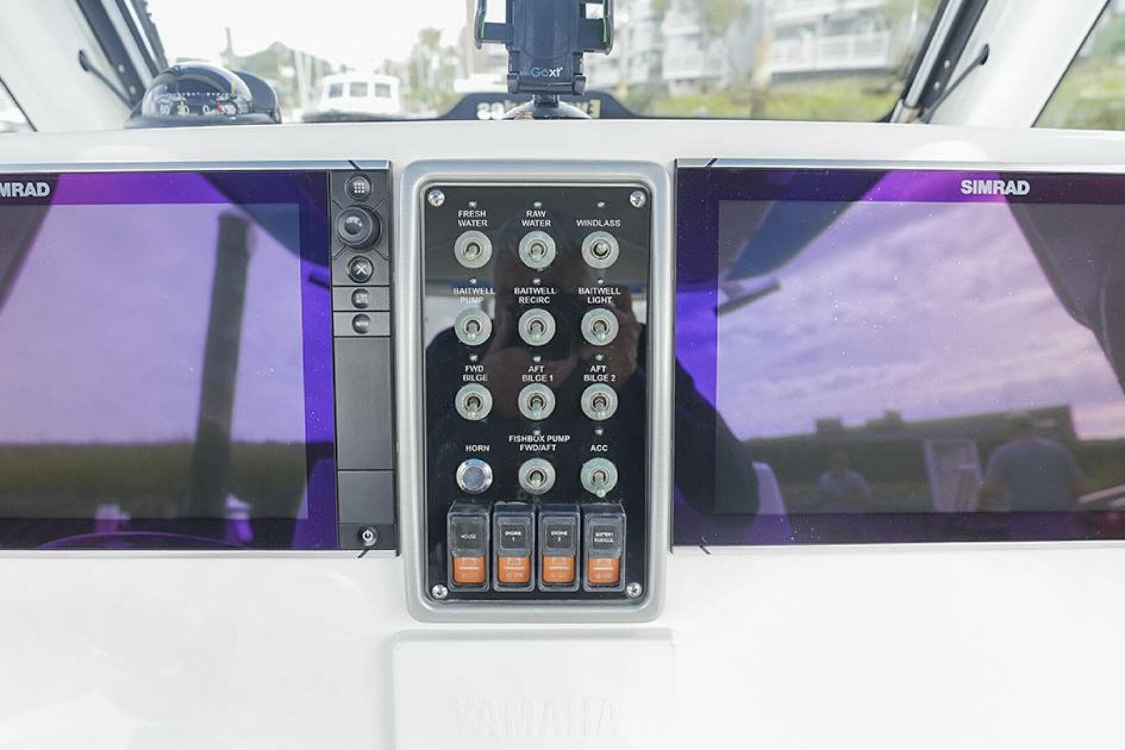 2015 Everglades 295 Center Console