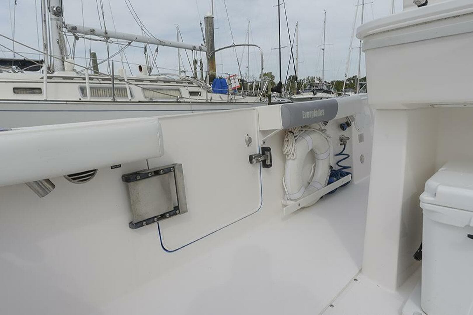 2015 Everglades 295 Center Console