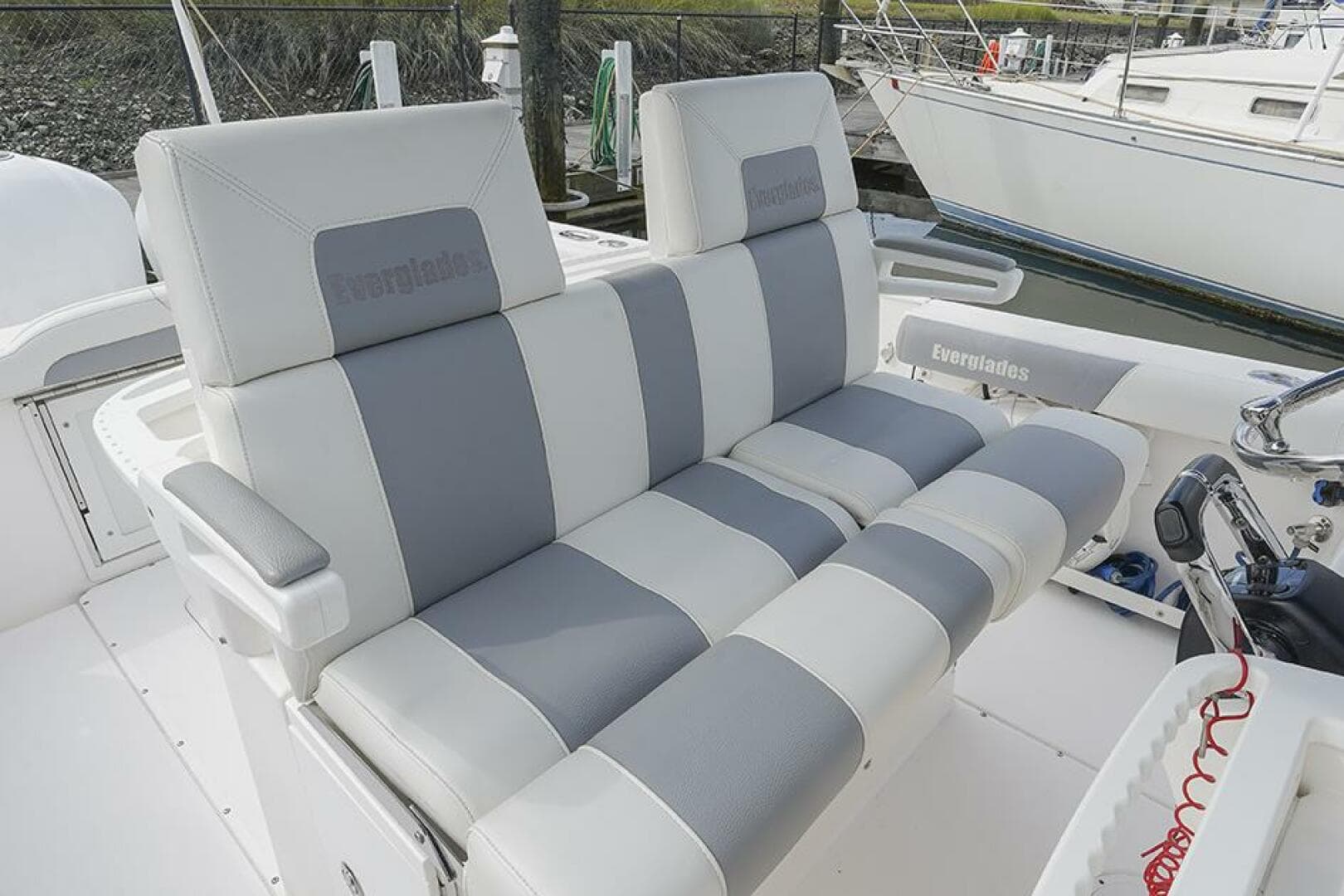 2015 Everglades 295 Center Console