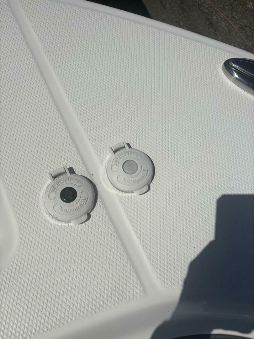 2021 Robalo R317 Dual Console