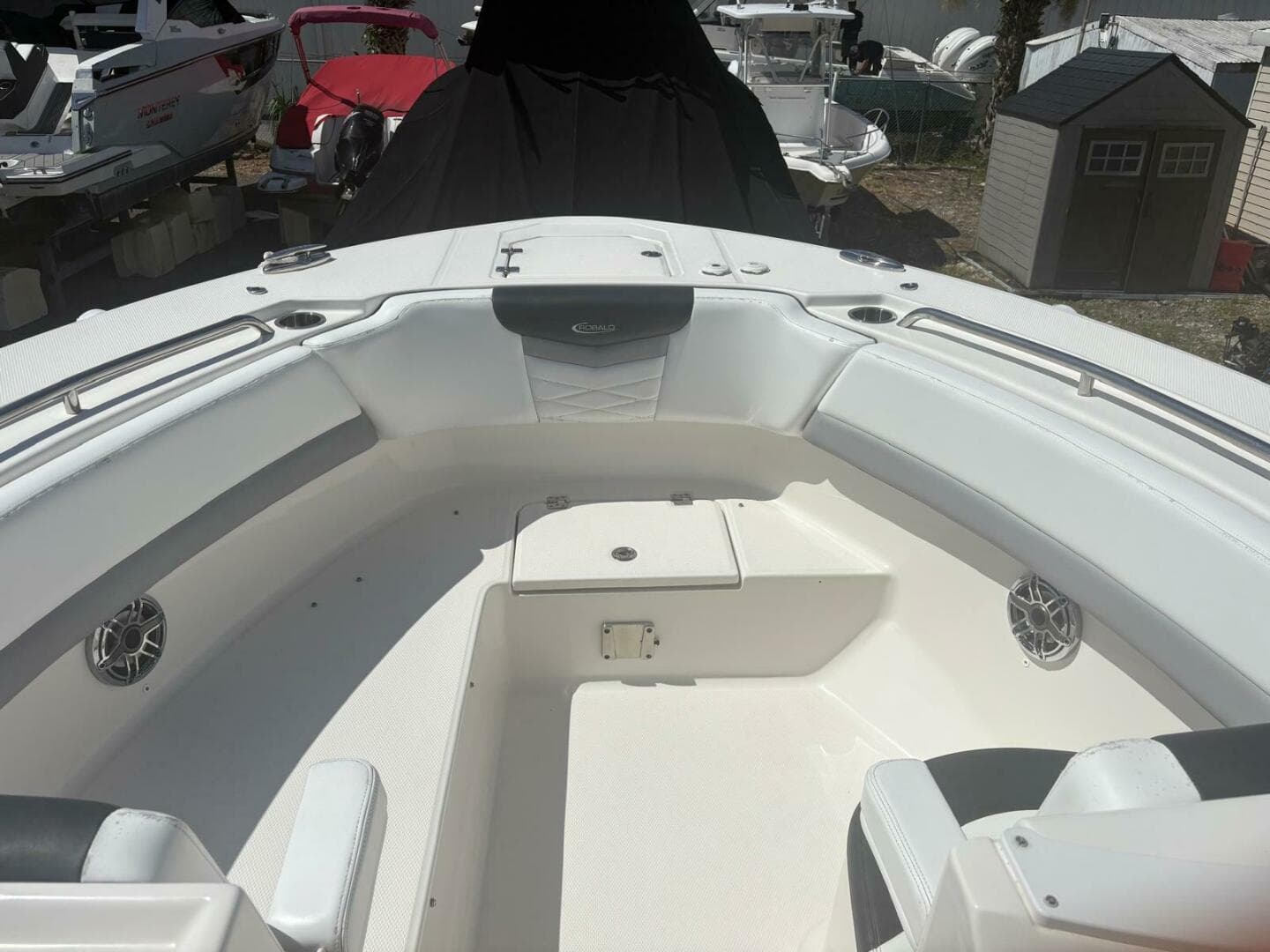 2021 Robalo R317 Dual Console