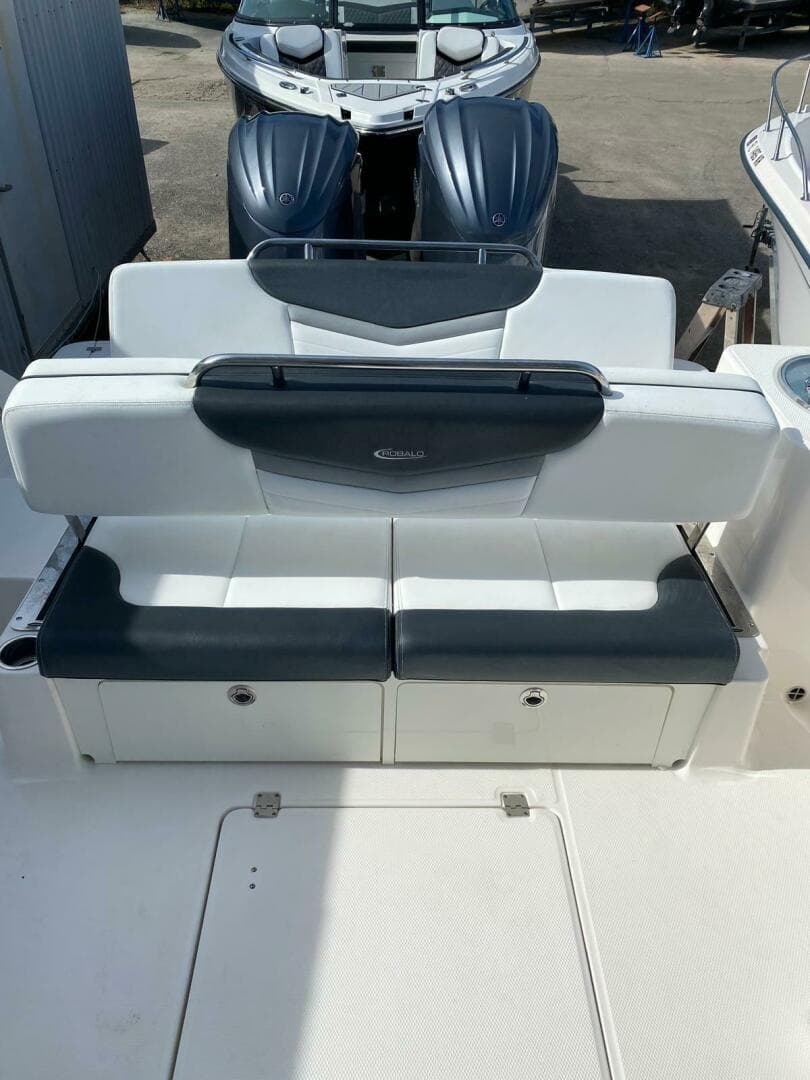 2021 Robalo R317 Dual Console