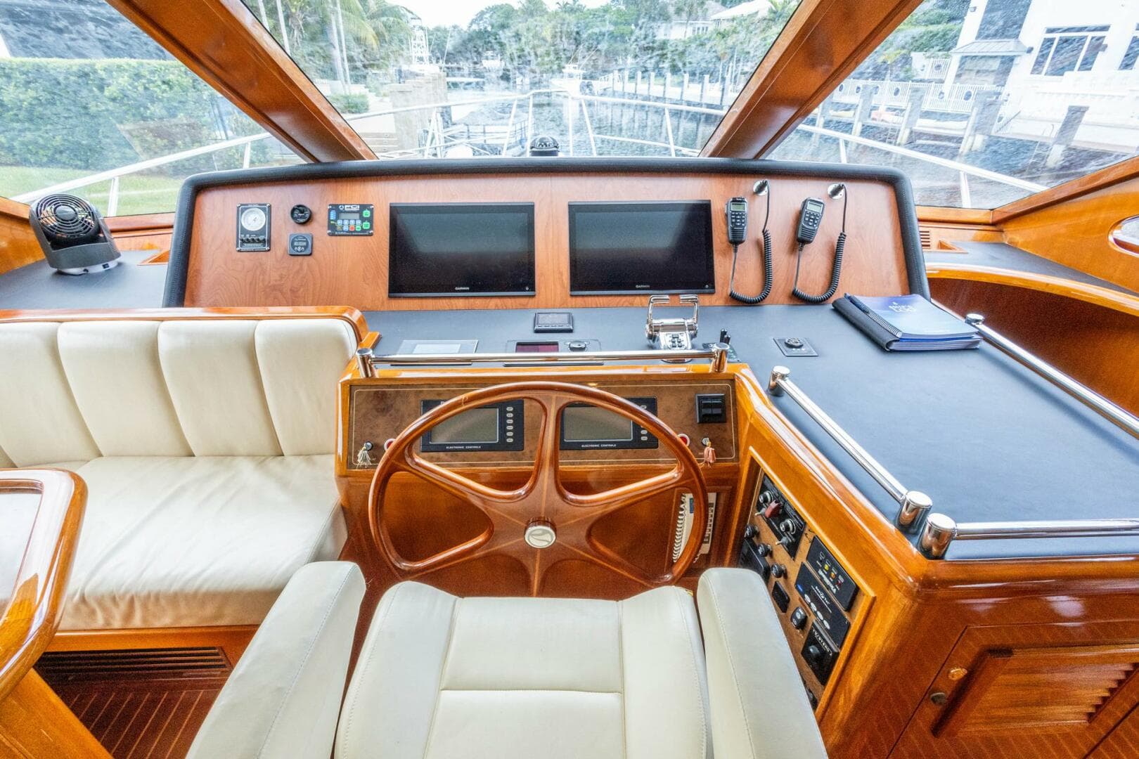 2005 Ocean Alexander Raised Pilothouse Flybridge Sedan