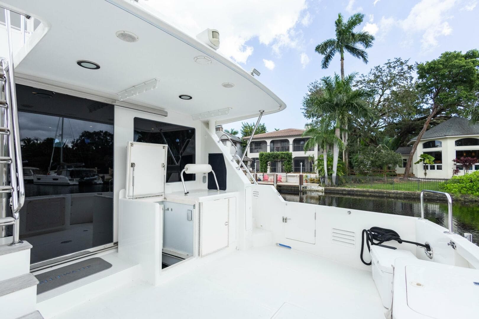 2005 Ocean Alexander Raised Pilothouse Flybridge Sedan