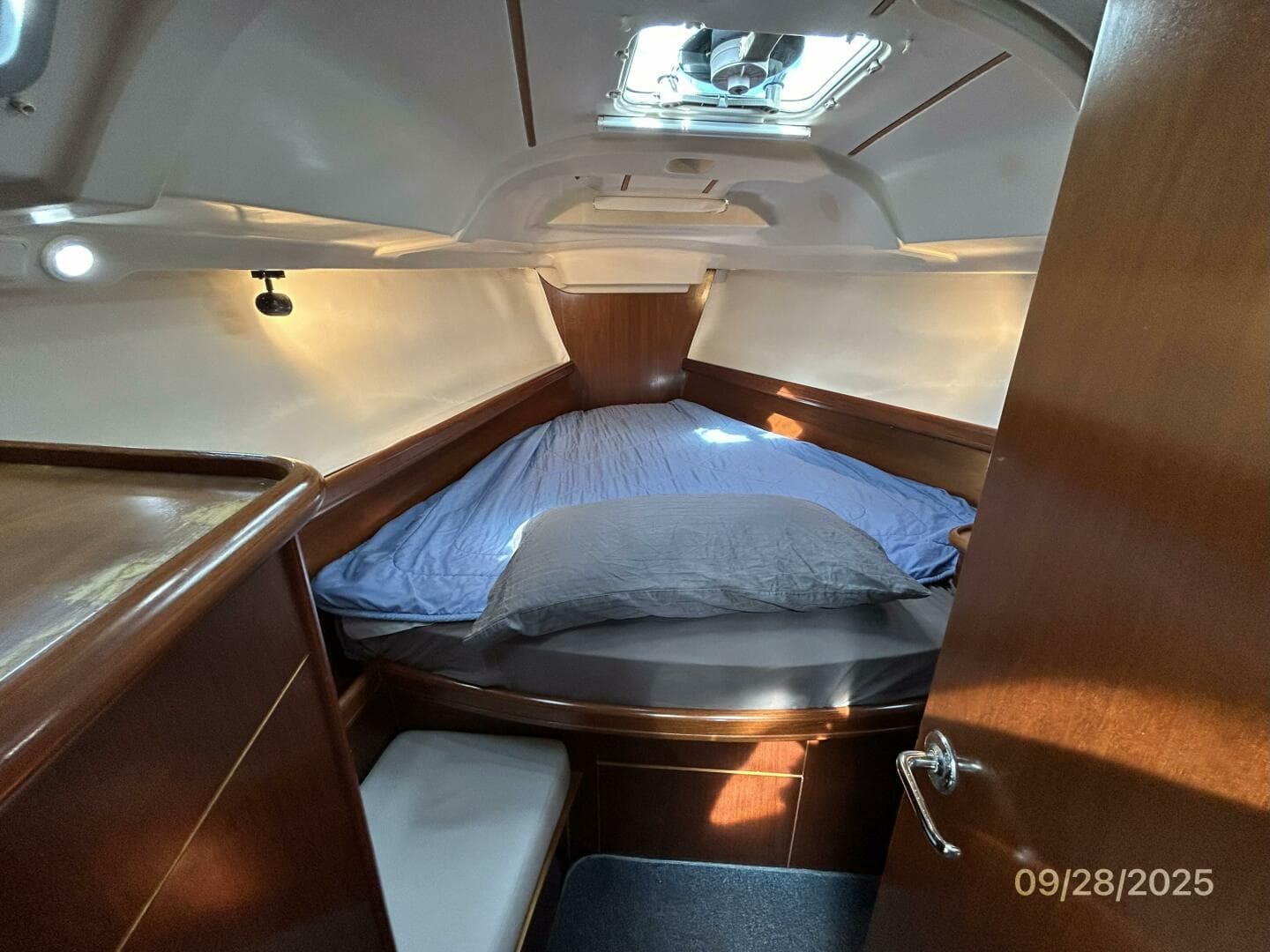 38' Beneteau forward stateroom