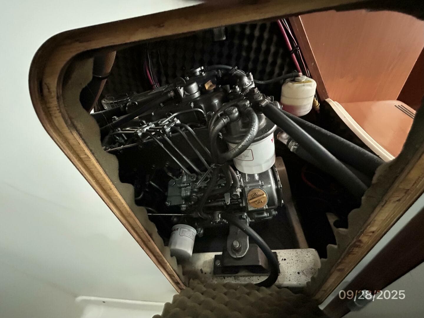 38' Beneteau auxiliary access3