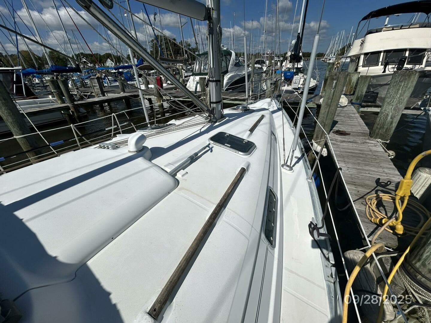 38' Beneteau foredeck1