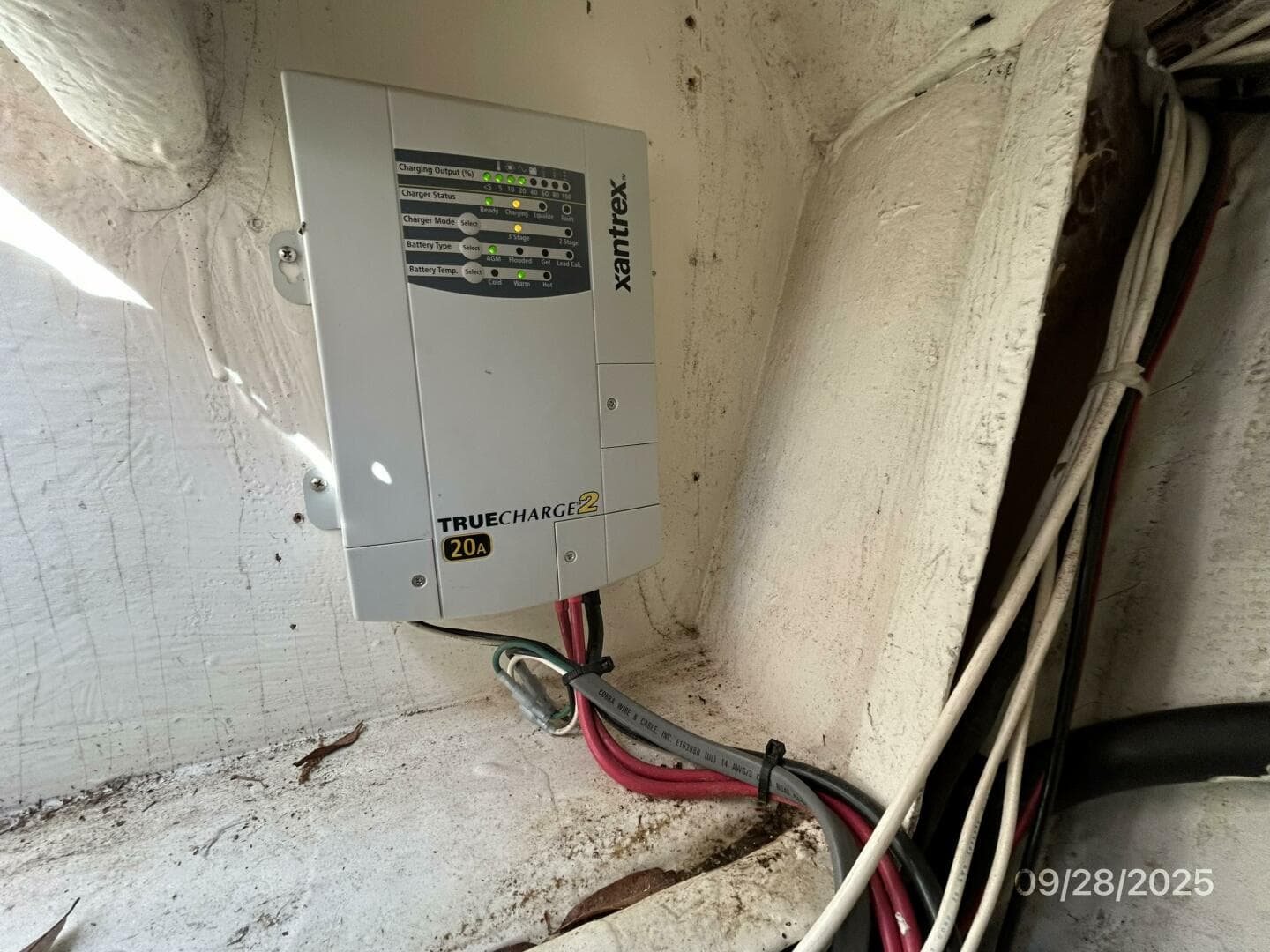 38' Beneteau battery charger