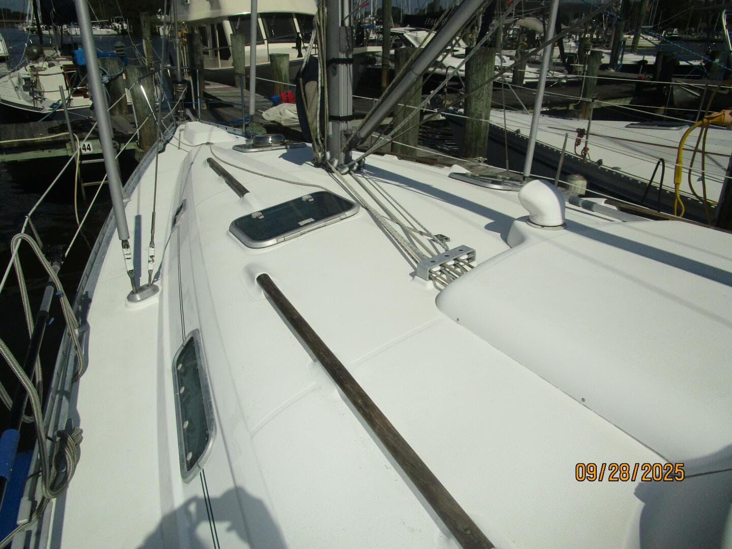 38' Beneteau foredeck2
